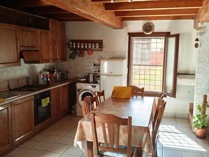 Casa con 8 locali in vendita in Via Trivellano, Moglia