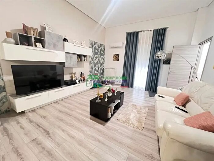 Casa con 5 locali in vendita in Comiso