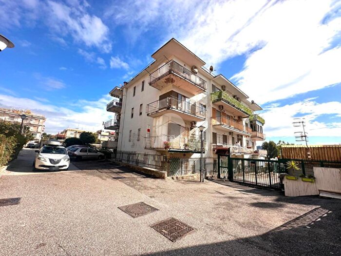 Appartamento bilocale in vendita in Via Terracina, Napoli