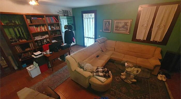 Casa con 8 locali in vendita in San Prospero