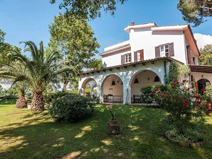 Casa con 6 locali in affitto in Via N S di Fatima Traversa Sin, Sabaudia