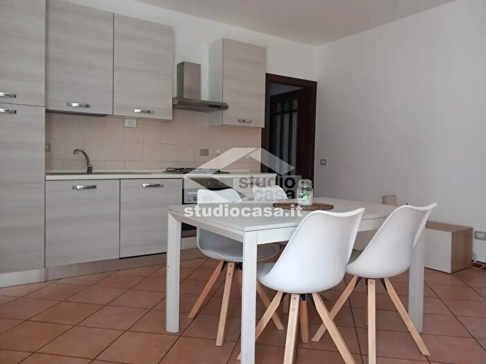 Appartamento trilocale in vendita in Via Castellazzo, Palazzo Pignano