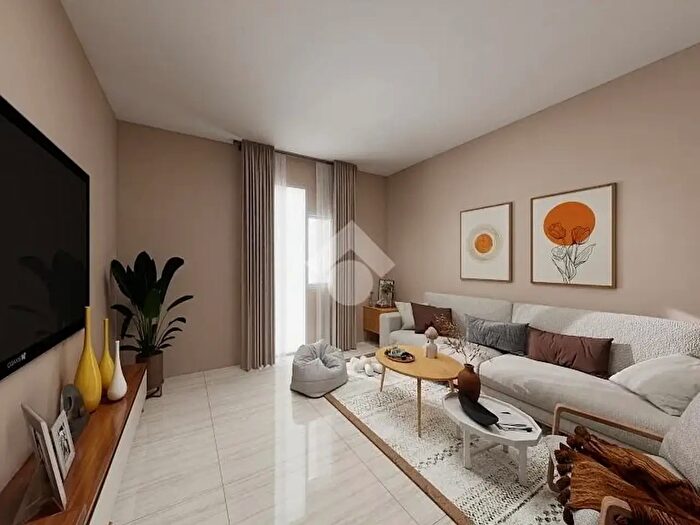 Appartamento trilocale in affitto in Via Siro Solazzi, Napoli