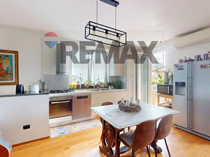 Appartamento trilocale in vendita in Vai Montessori, Arluno