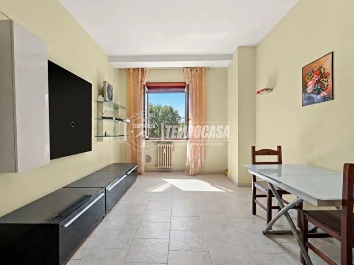 Appartamento bilocale in vendita in Via Monte Velino, Milano