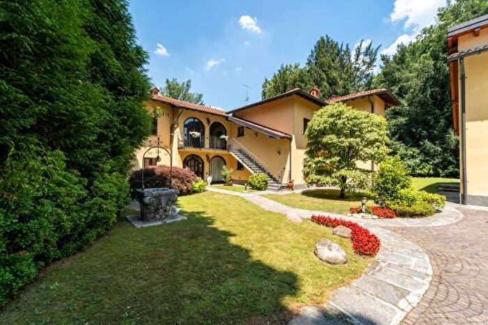 Casa con 6 locali in vendita in Via Salvo dAcquisto, Castiglione Olona