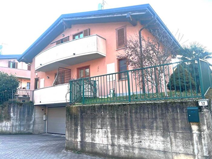 Appartamento con 5 locali in affitto in via alla chiesa, Colico Piano, Colico