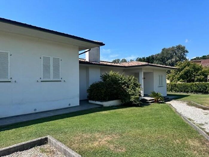 Casa con 8 locali in vendita in Capannori