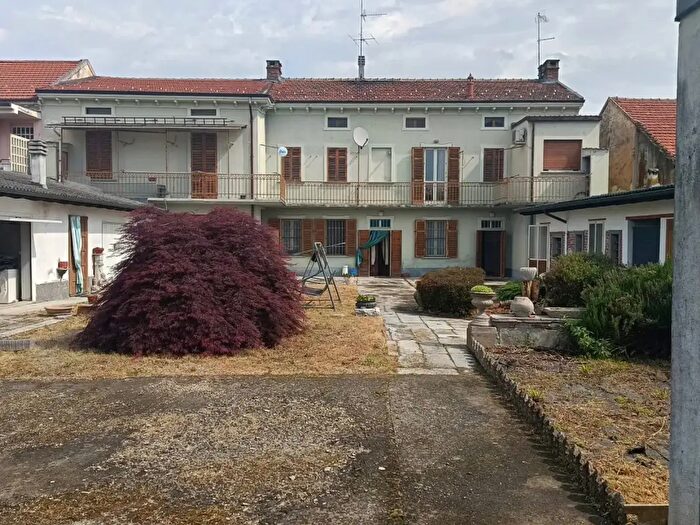 Casa con 5 locali in vendita in Cantone Chiesa, Casale Monferrato