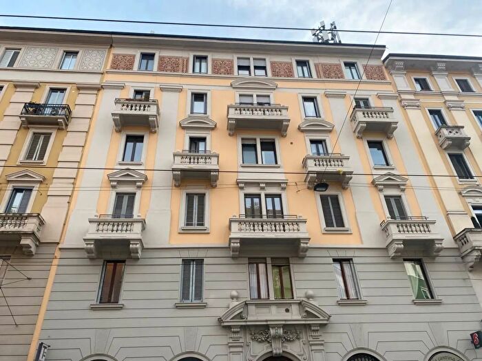Appartamento trilocale in vendita in Via degli Imbriani, Milano