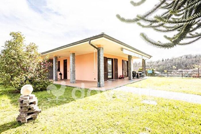 Casa con 5 locali in vendita in Via della Cappelletta, Cittiglio