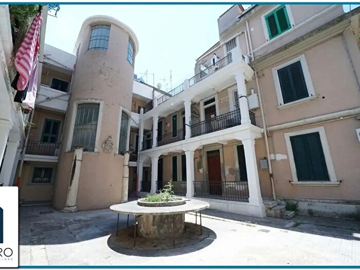 Appartamento con 5 locali in vendita in Via Catania, Messina