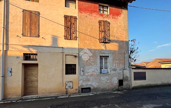 Casa trilocale in vendita in Via Crema, Cremosano