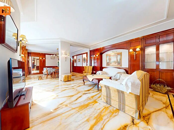 Appartamento trilocale in vendita in Via Anacreonte, Milano