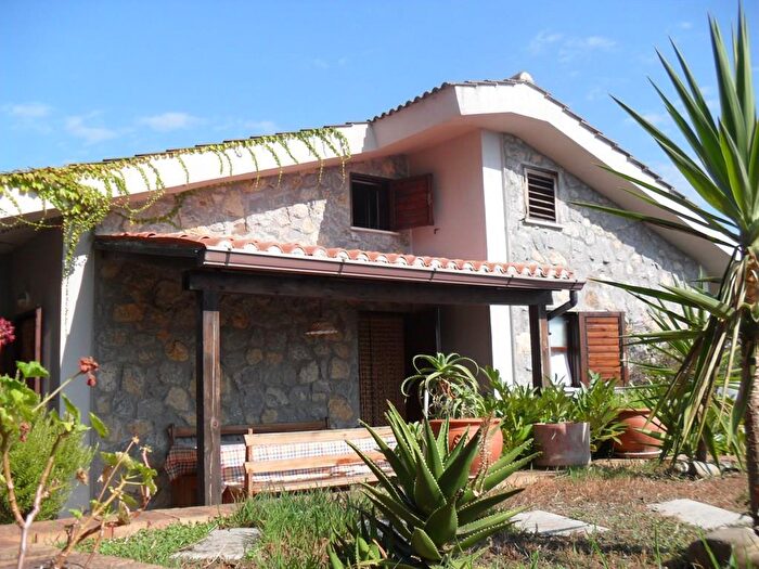 Casa con 5 locali in vendita in San Giovanni A Piro