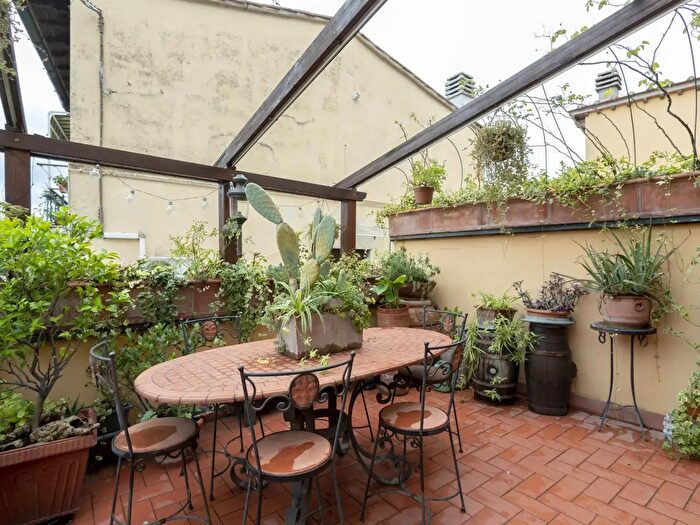 Casa quadrilocale in vendita in Via Giuseppe Garibaldi, Carmignano