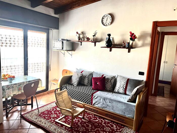 Appartamento bilocale in vendita in Via Santorre di Santarosa, Vigevano