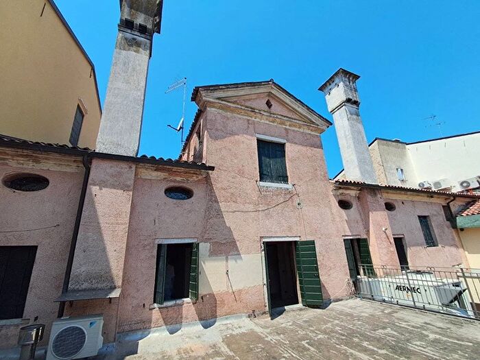 Appartamento con 6 locali in vendita in Via Tempesta, Noale