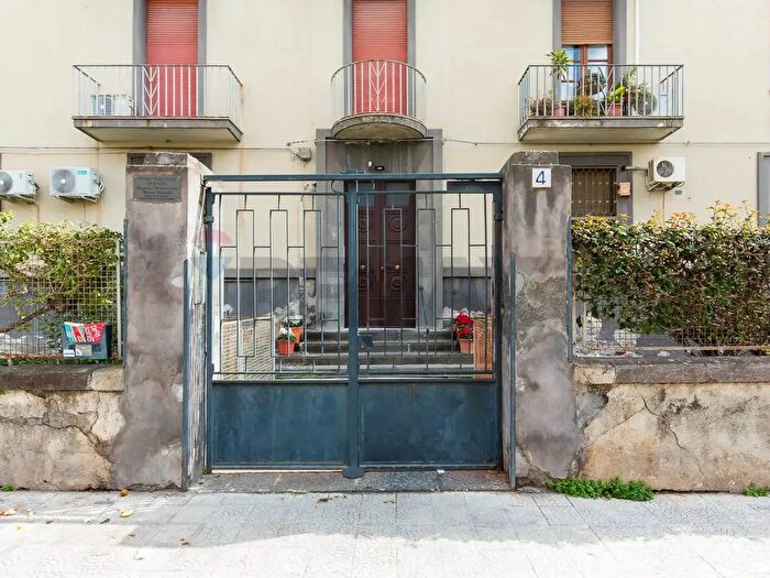 Appartamento con 7 locali in vendita in Via Pierluigi Deodato, Catania