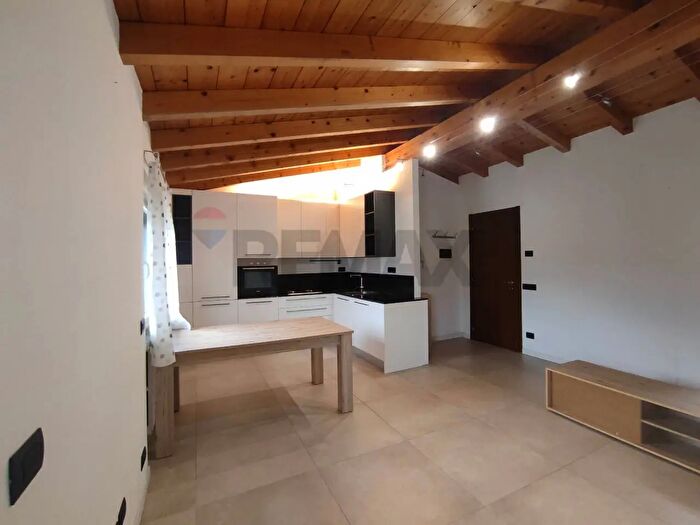 Appartamento trilocale in vendita in Via XX Settembre, San Fermo Della Battaglia