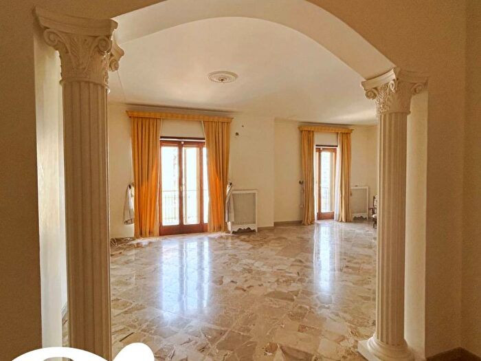 Appartamento con 6 locali in affitto in Viale degli Oleandri, Colli Aminei Capodimonte, Napoli