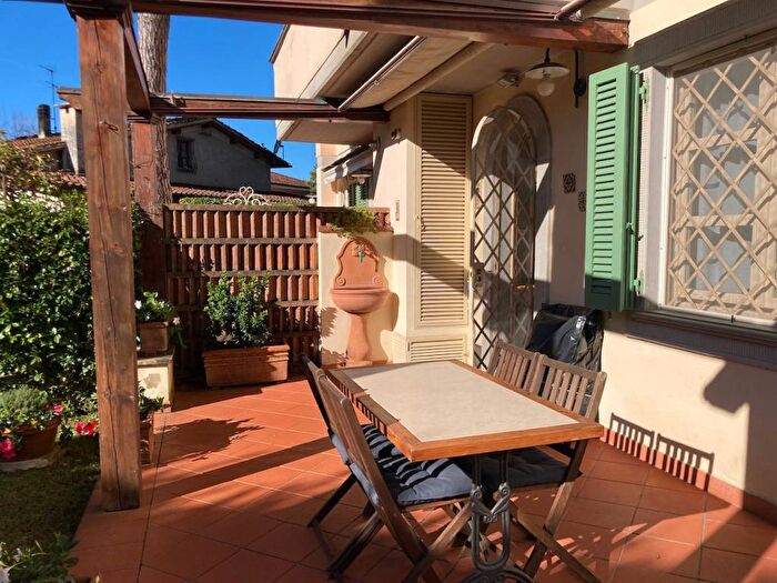 Appartamento con 6 locali in affitto in Via Lorenzo de Medici, Vittoria Apuana, Forte dei Marmi