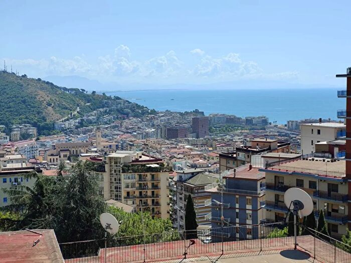 Appartamento con 5 locali in vendita in Via Girolamo Seripando, Salerno