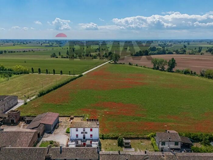 Casa con 8 locali in vendita in Piadena Drizzona