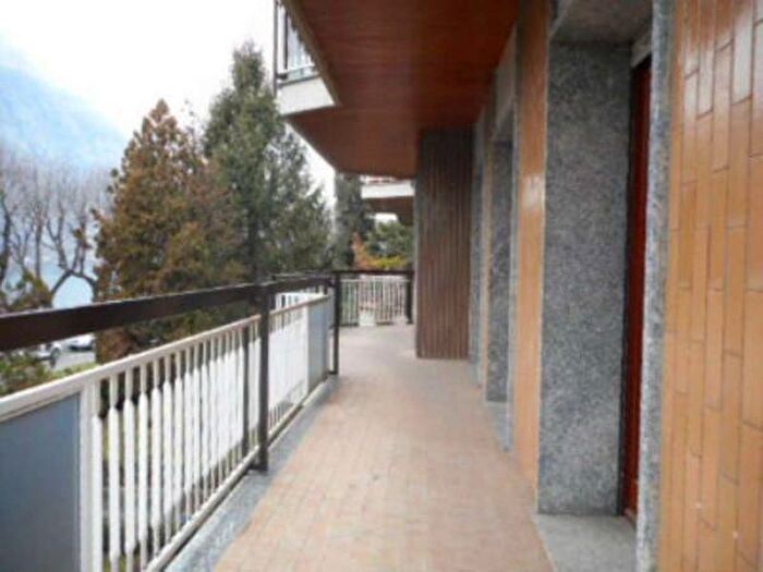 Appartamento quadrilocale in affitto in Via Lungolario Isonzo, Lecco