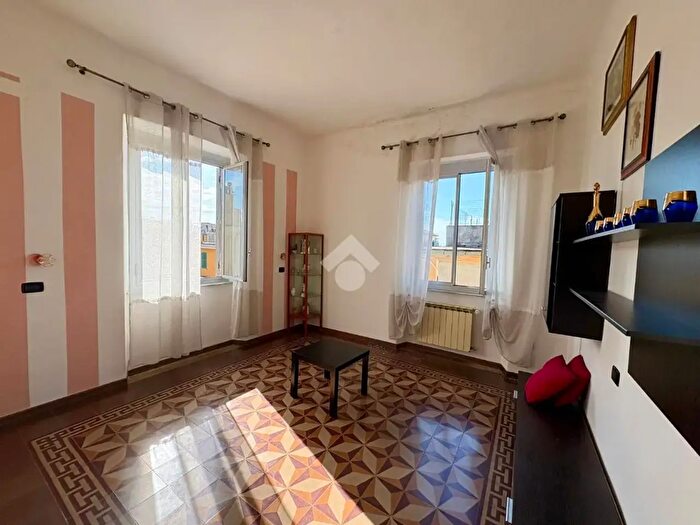 Appartamento quadrilocale in vendita in Via Mario Piana, Genova