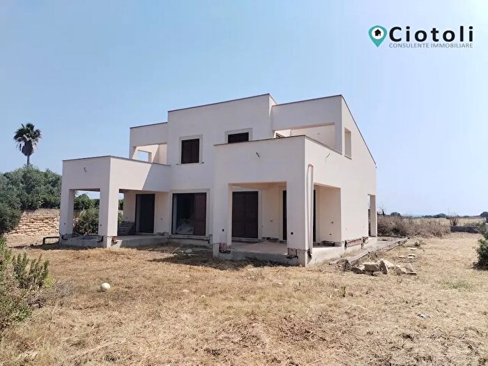 Casa quadrilocale in vendita in Via del Faro Massolivieri, Siracusa