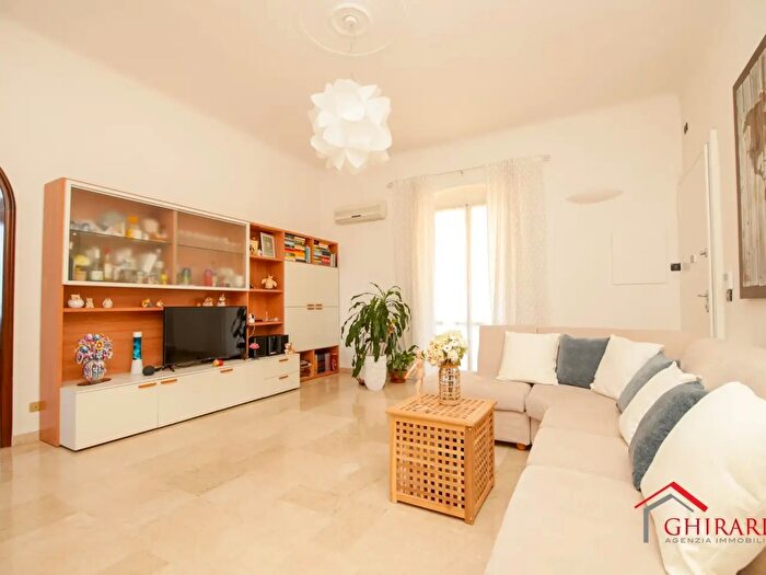 Appartamento con 7 locali in vendita in Via Domenico Oliva, Genova