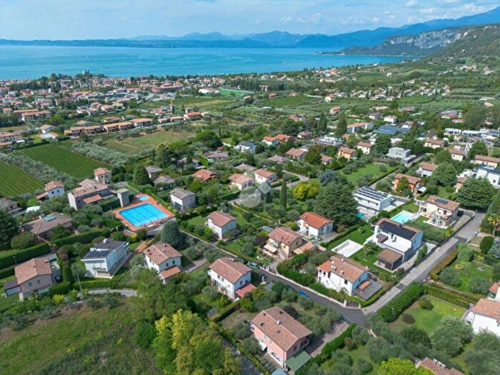 Casa con 6 locali in vendita in Villaggio Bellavista, Centro, Bardolino