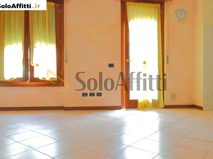 Appartamento trilocale in affitto in Via Alberto Gabellini, Desio