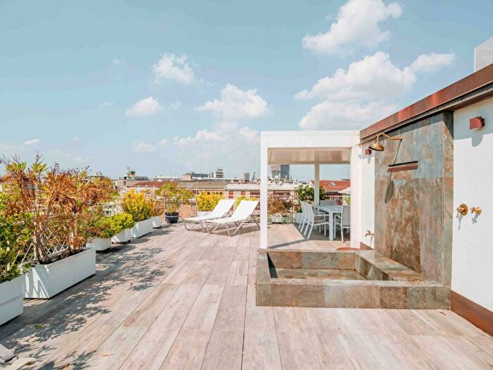 Appartamento trilocale in affitto in Via Aldo Lusardi, Quadronno Crocetta, Milano