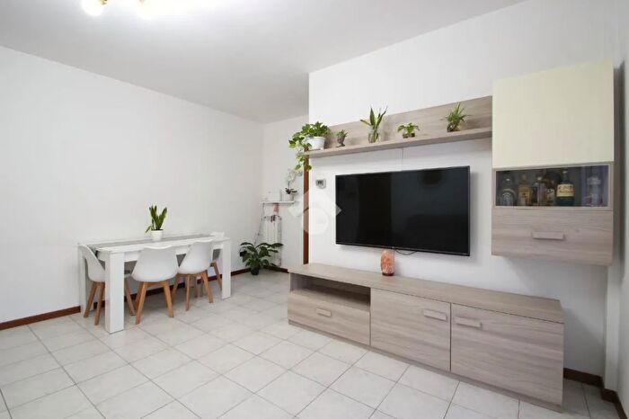 Appartamento trilocale in vendita in Via Volontari del Sangue, Solaro