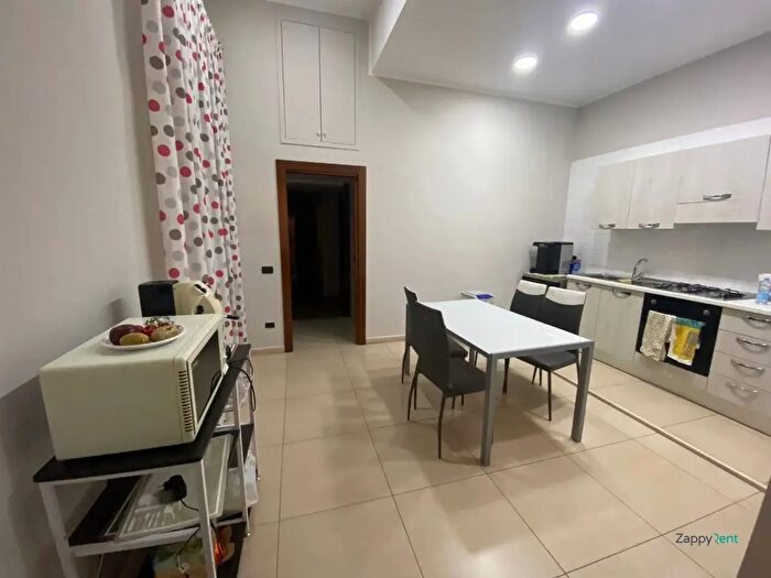 Appartamento trilocale in affitto in Corso Giuseppe Garibaldi, Napoli