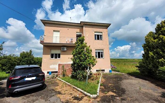 Casa con 6 locali in vendita in Strada Nazionale del Canaletto Nord, Modena