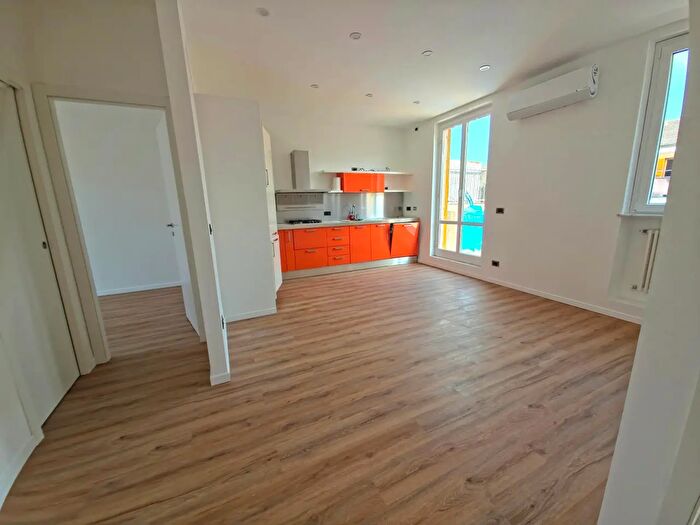 Appartamento con 6 locali in affitto in Via Lorenzo Pareto, Genova