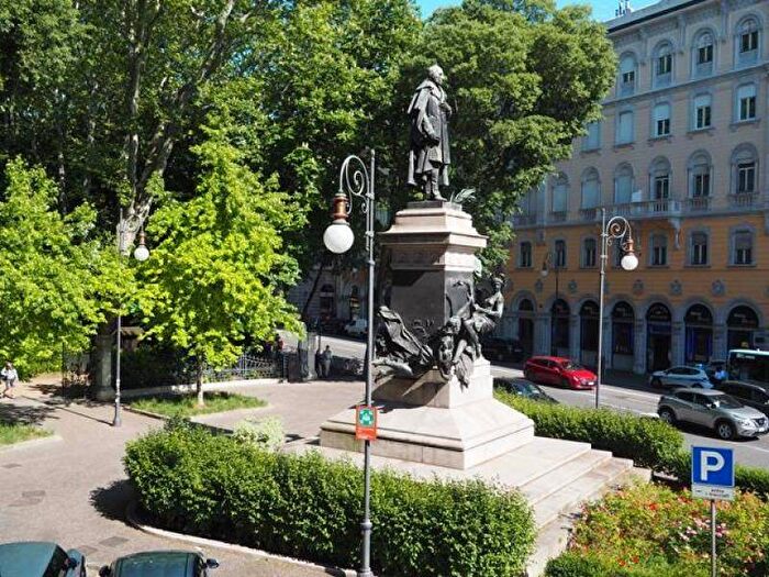 Appartamento trilocale in affitto in Giardino Pubblico, Trieste