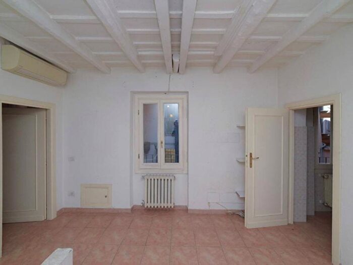 Appartamento trilocale in affitto in Via di Santa Chiara, Pantheon, Roma