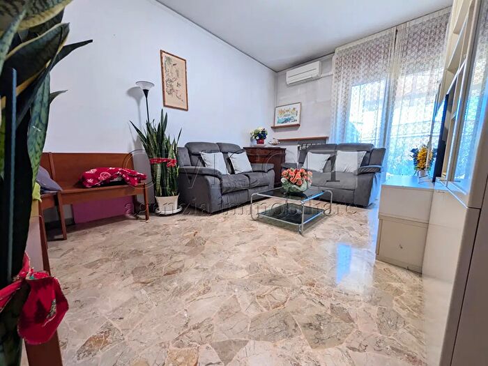 Appartamento con 5 locali in vendita in Via Antonio Cantore, Vicenza