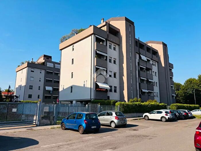 Appartamento trilocale in vendita in Via S Pio X, Rho