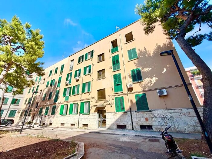 Appartamento quadrilocale in vendita in Via Magna Grecia, Bari