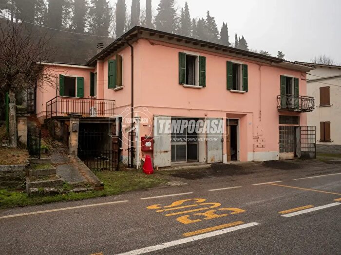Casa con 5 locali in vendita in Via San Cassiano, Brisighella