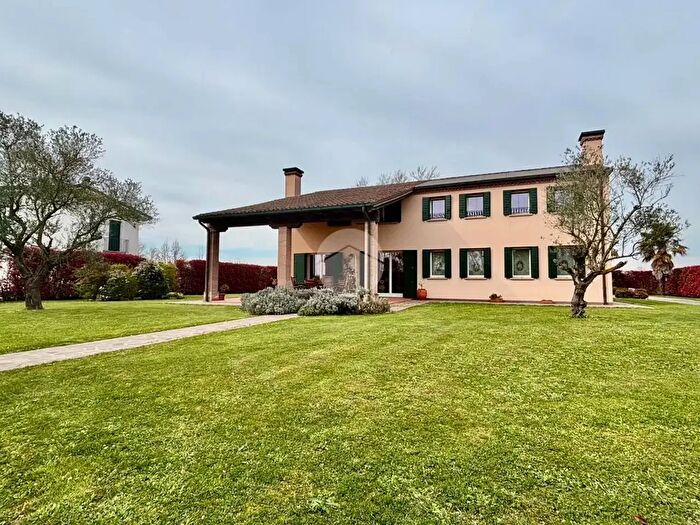 Casa con 6 locali in vendita in Via Vigonovese, Saonara