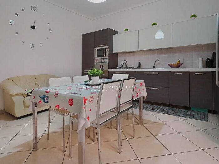 Appartamento con 6 locali in vendita in Via Calabria, Gela