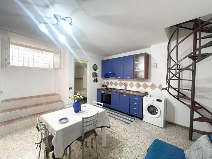 Appartamento trilocale in affitto in Via Ettore Ximenes, Borgo Vecchio, Palermo