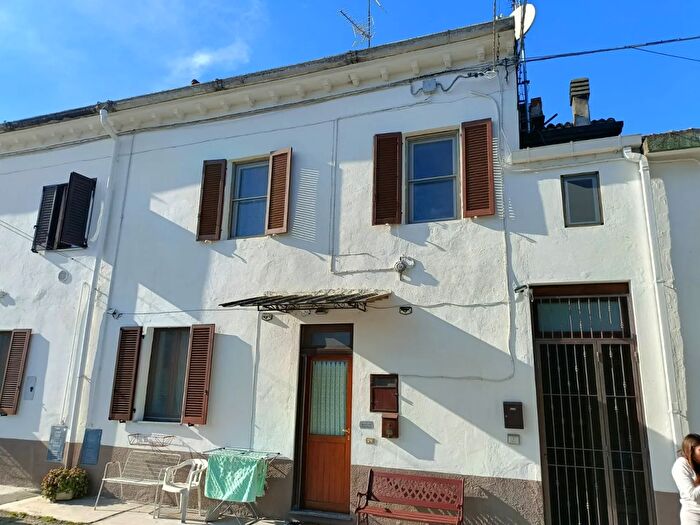 Appartamento quadrilocale in vendita in Strada Mortara Popolo Snc, Casale Monferrato