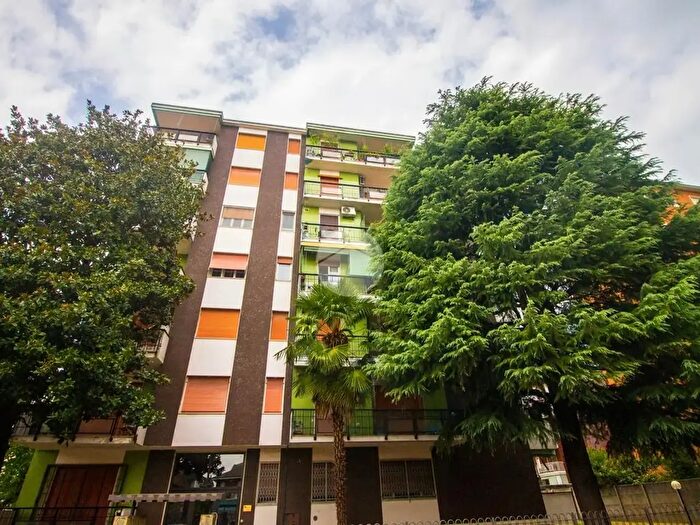 Appartamento trilocale in vendita in Via Bartolomeo Cabella, Garbagnate Milanese